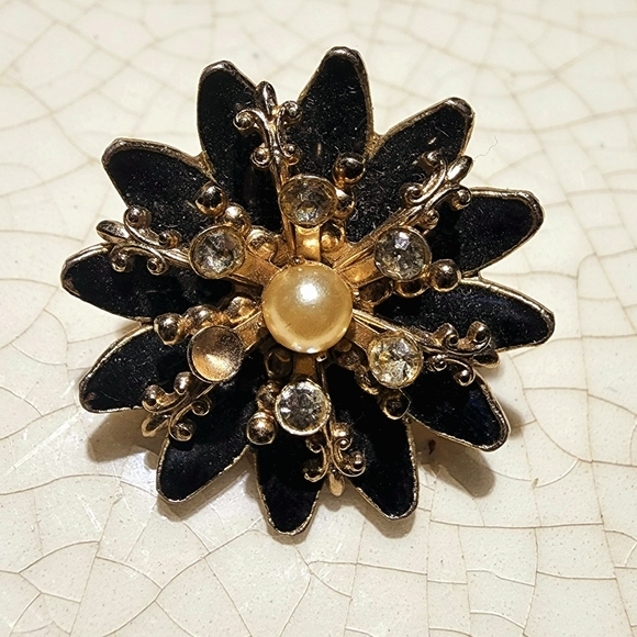 Vintage Coro black enamel fleur-de-lis rhinestone pearl brooch - Picture 2 of 6
